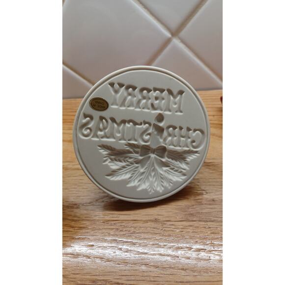 Ellie’s Kitchen Christmas Cookie Press 4 pc Santas Of The World W/ Certificates - Picture 14 of 16